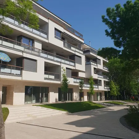 Lakeside Family Apartman
